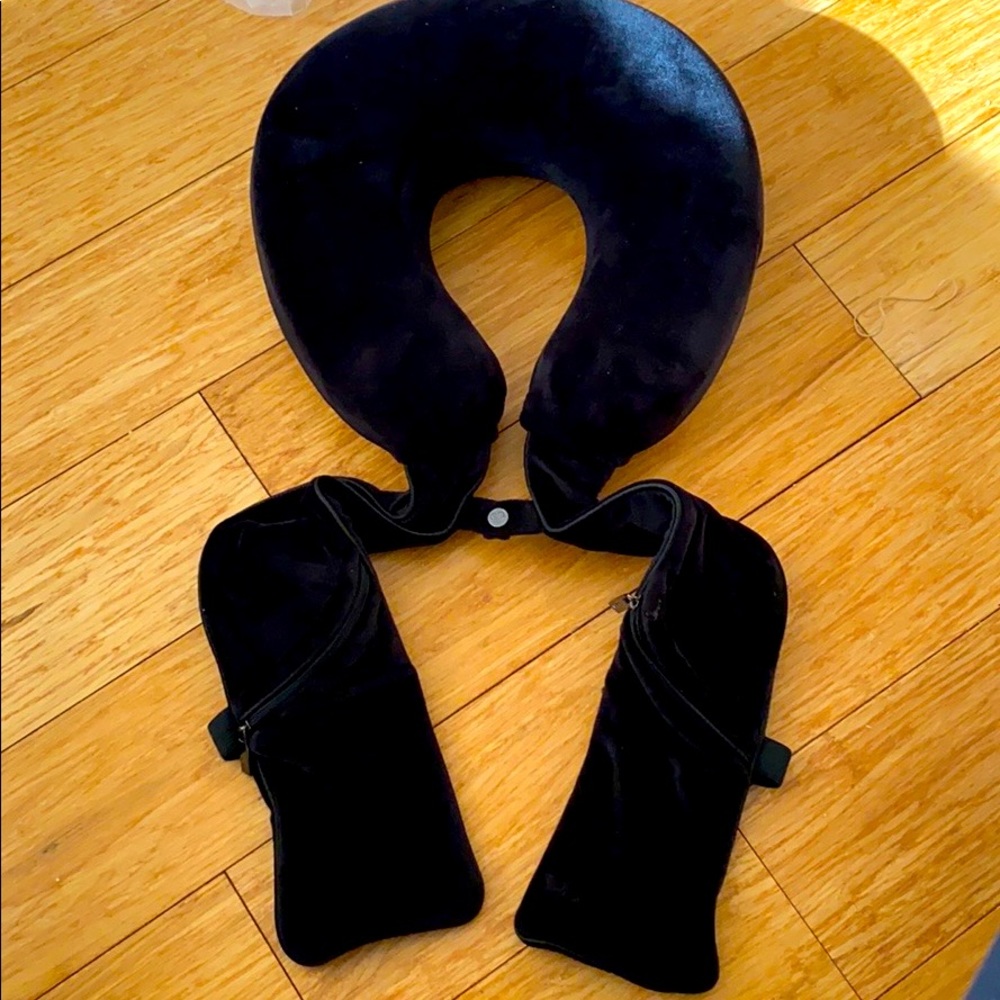 Soft velour travel pillow with pockets!